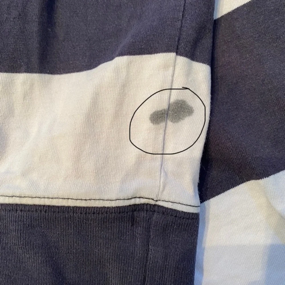 Abercrombie Boy’s Medium Navy/White Wide‎ Stripe 100% Cotton Rugby Pullover